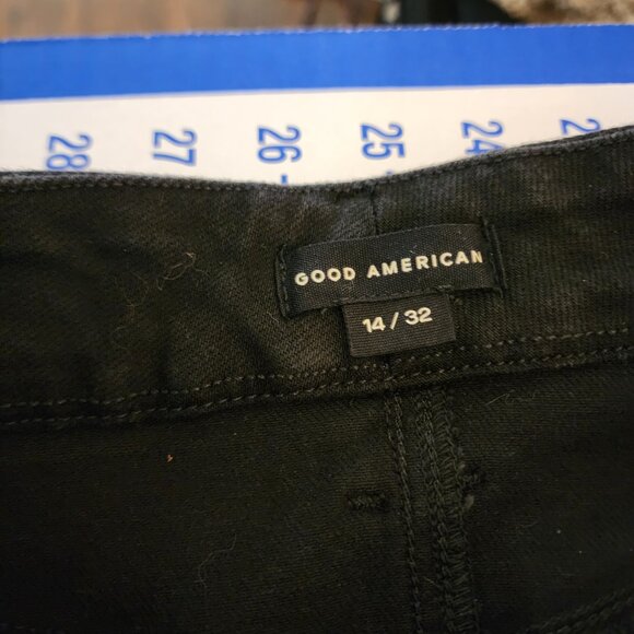 Good American Classic Chewed Hem Slim Straight Jeans NWT Black Size 14 - Picture 11 of 16